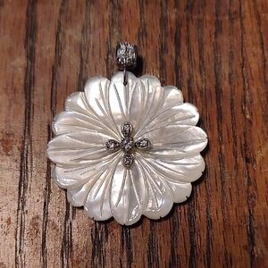 Source Unknown Silver Floral Necklace